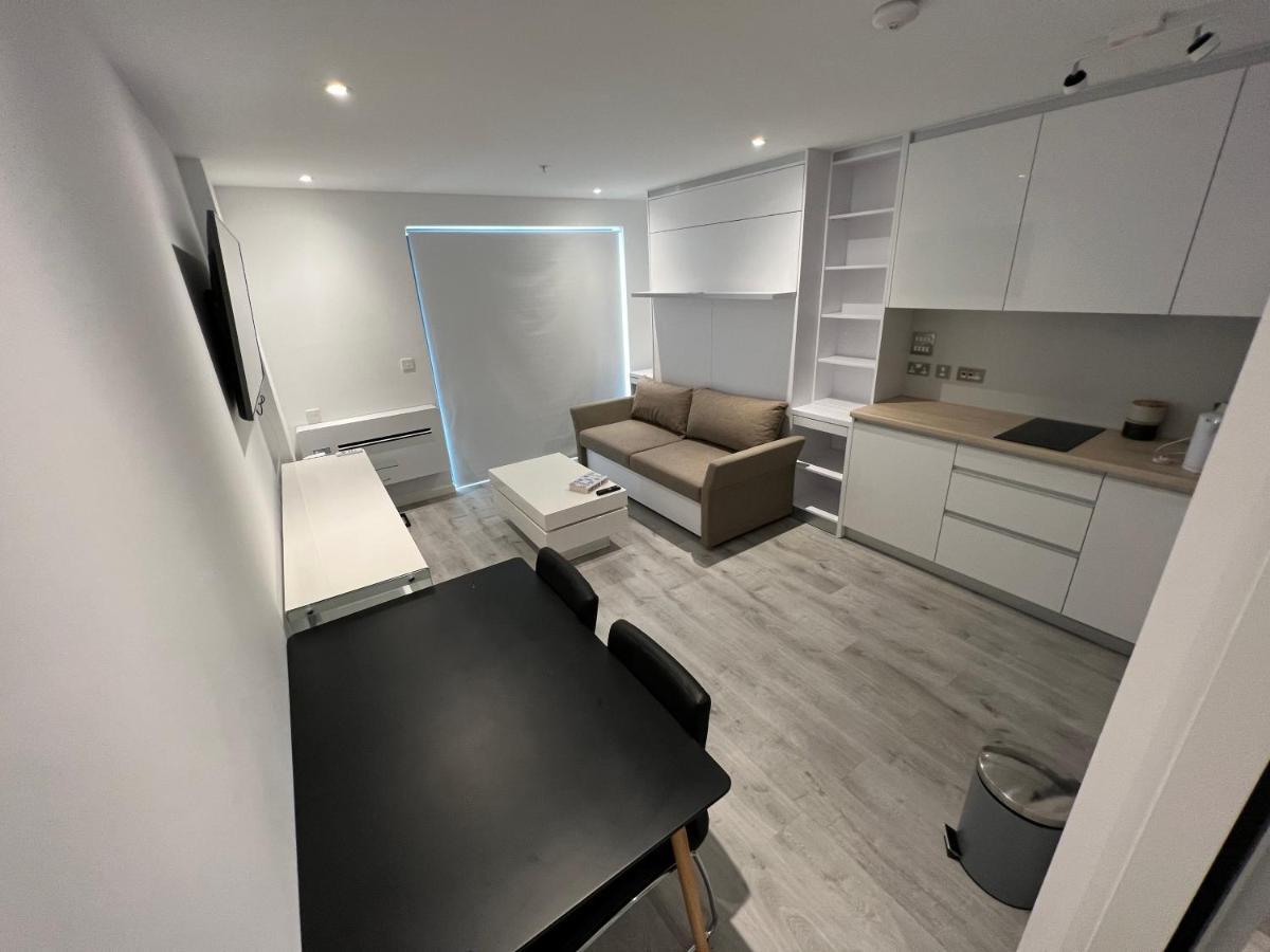 Modern Studio Apartment In Gibraltar - The Hub ภายนอก รูปภาพ